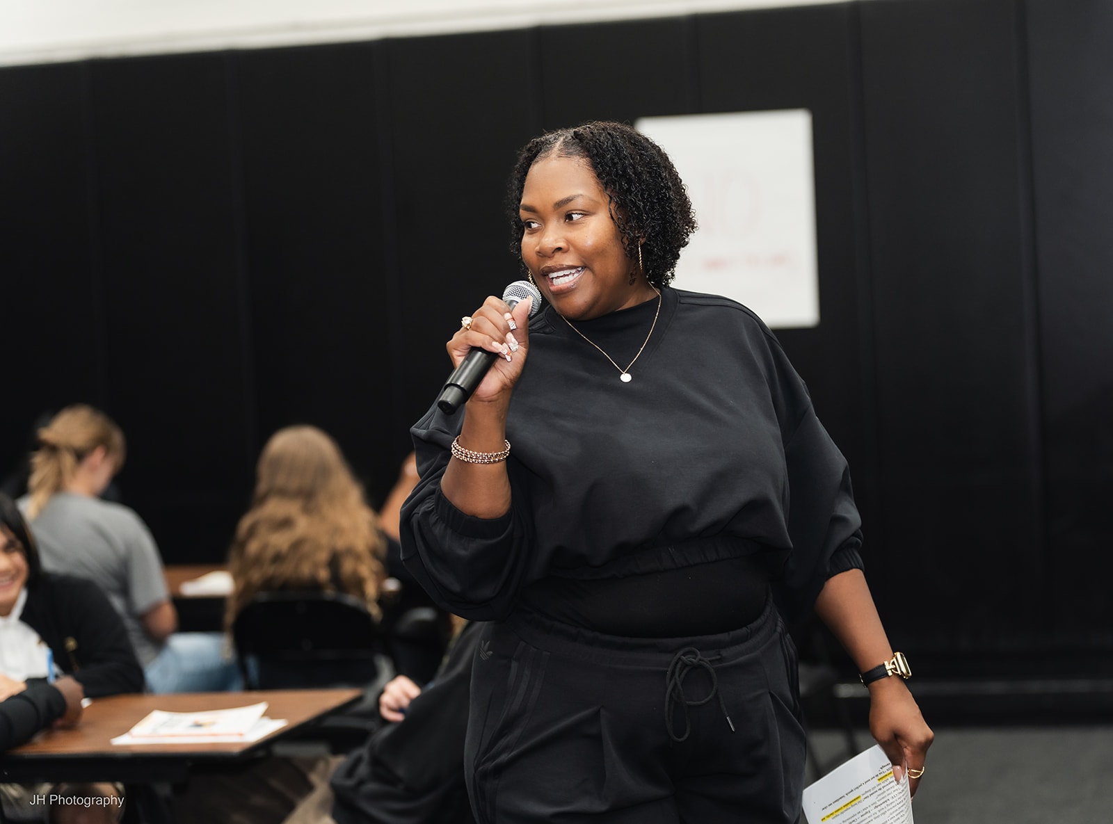 Ockemia Bean presenting at a student workshop event